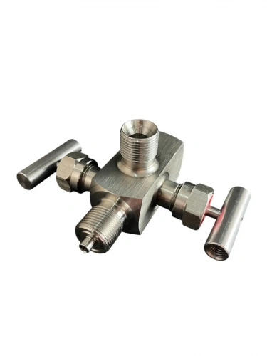 БКН2-20-12Х18Н10Т Блок клапанный 2-х вент. К1/2"(В)/М20х1,5(В - накид.гайка)/М20х1,5(Н) УТ000017765